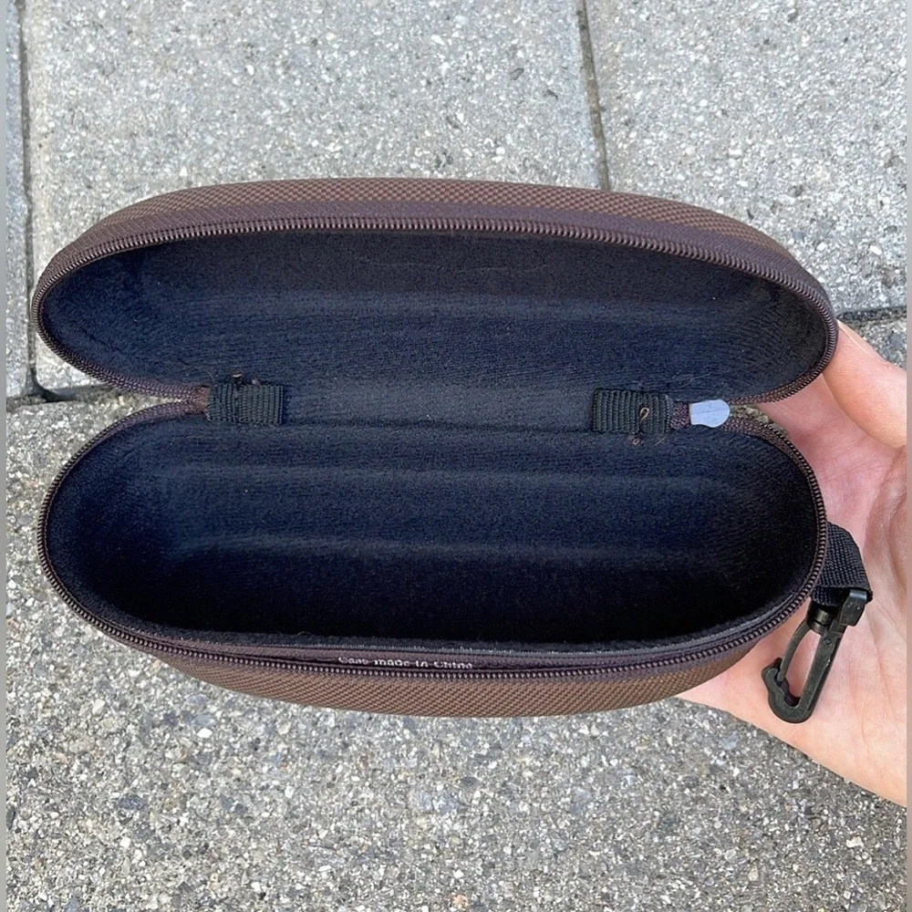 New Maui Jim Zippered Brown Hardshell Sunglasses Case w flaw - zipper tab broken